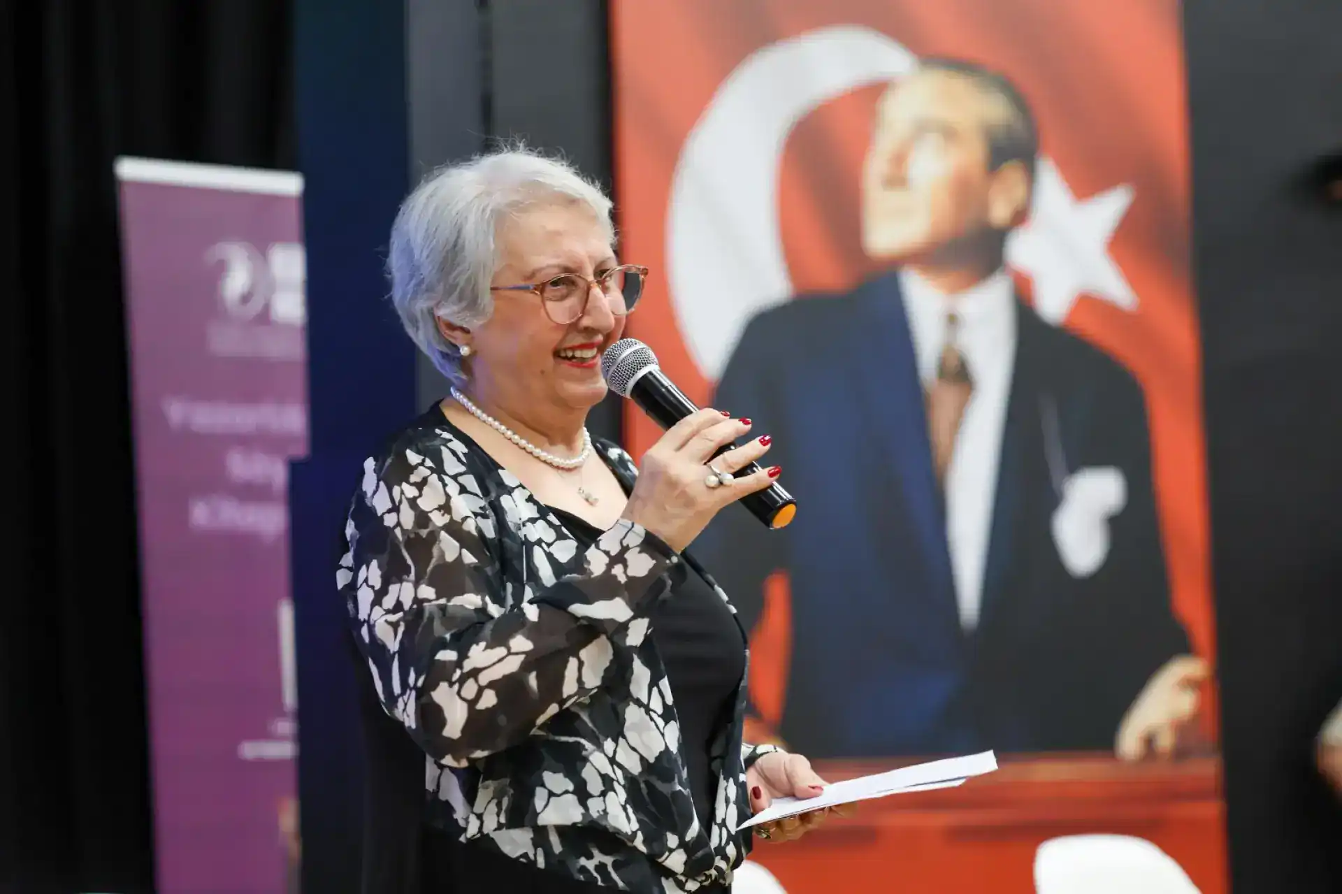 Bakırköy Belediyesi’nin Yazarlık Atölyesi’nden Kadınların Ortak Eseri 'onsekizİNCİ' Okurlarla Buluştu