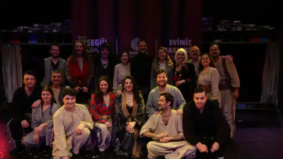 Bakırköy Belediye Tiyatroları'ndan Dünya Tiyatro Günü'nde Anlamlı Kutlama ve 35. Yıl Coşkusu