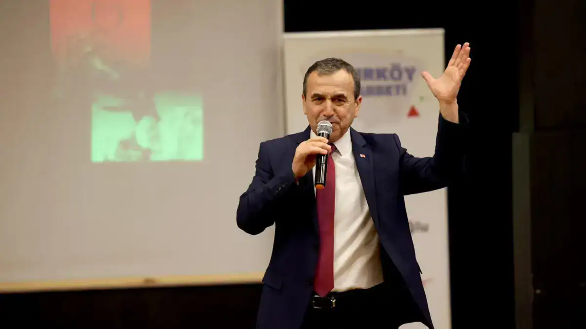 Naim Babüroğlu, Bakırköy'de Atatürk ve Cumhuriyet Söyleşisinde Vatandaşlarla Buluştu