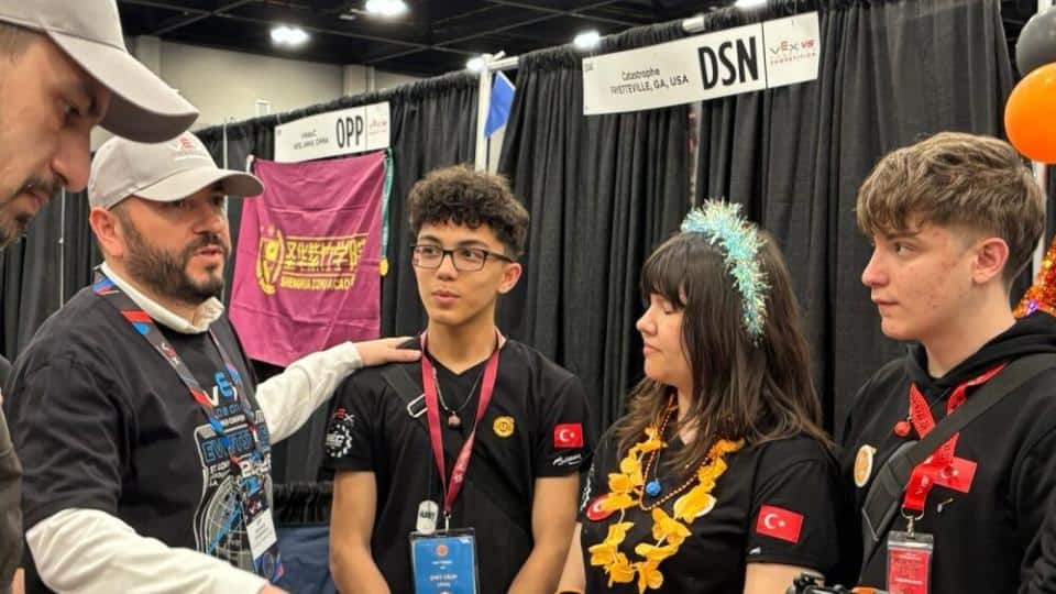 Arnavutköylü Öğrenciler ABD'deki VEX Dünya Robot Şampiyonası'nda Türkiye’yi Başarıyla Temsil Etti