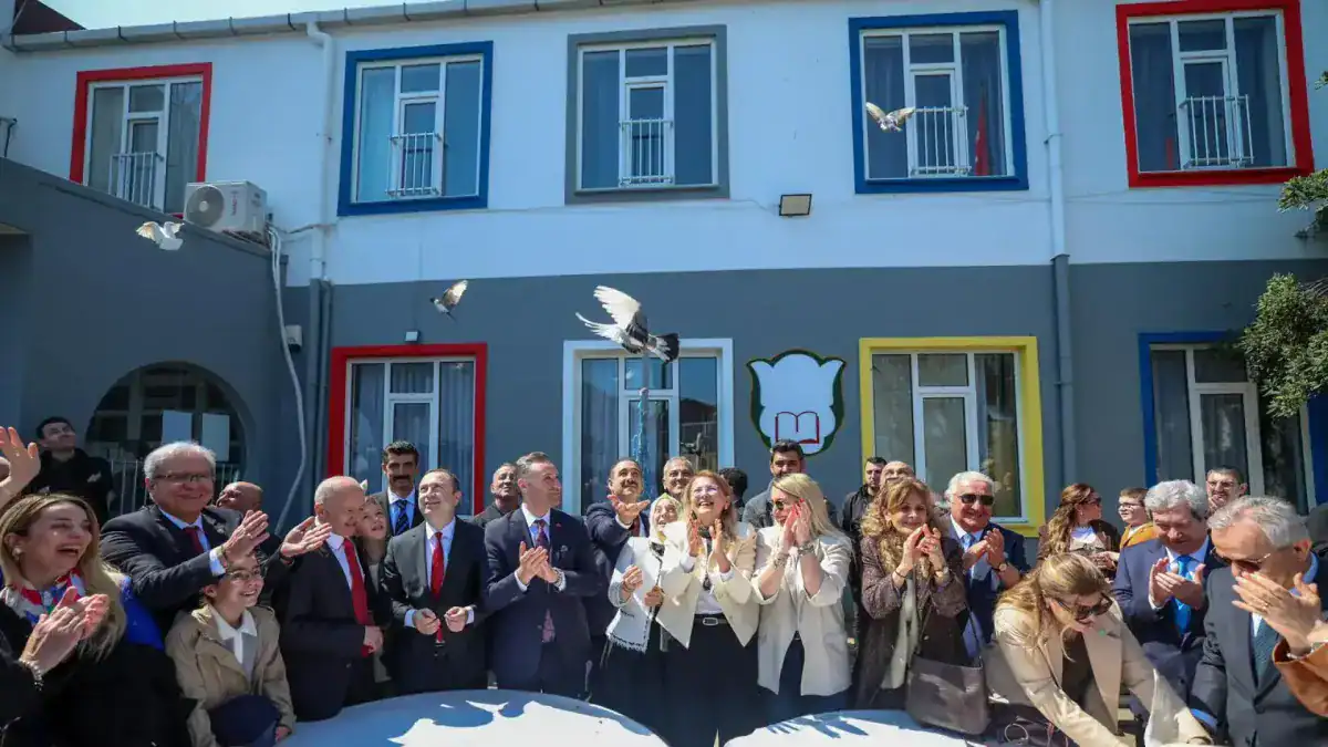 Başkan Ovalıoğlu, Paskalya Bayramı'nda Kilise Ziyaretlerinde Birlik Mesajı Verdi