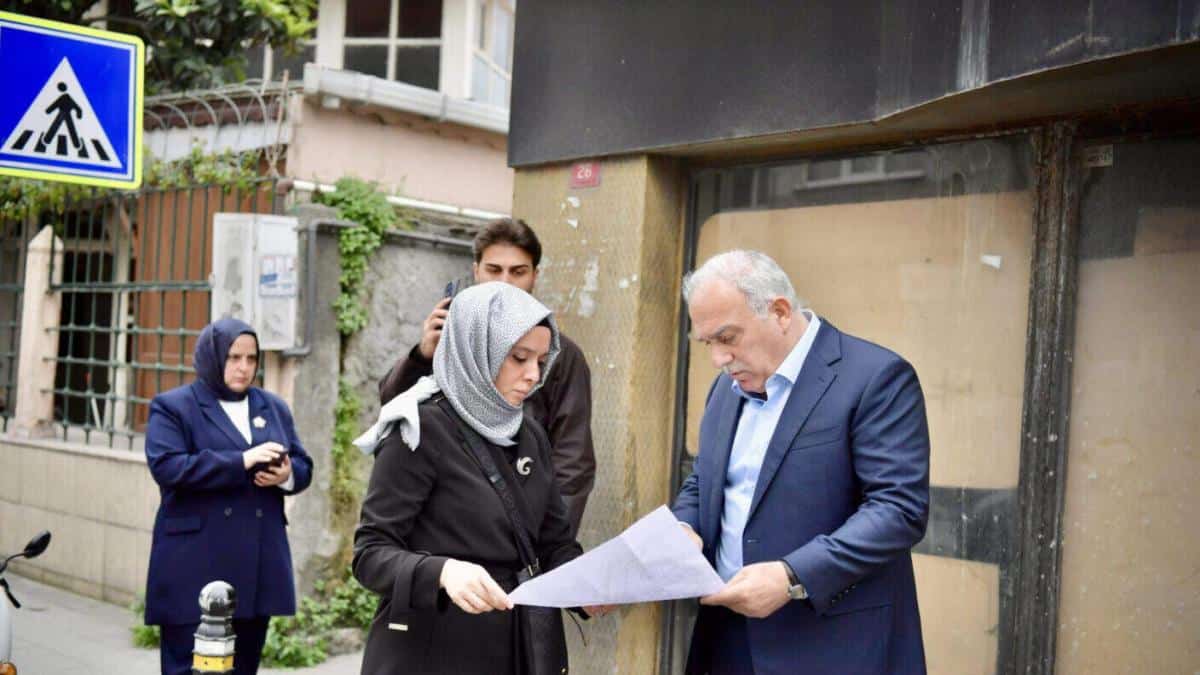 Başkan Turan, Yedikule’de Esnaf ve Vatandaşlarla Bir Araya Gelerek Meydan Düzenlemelerini Değerlendirdi