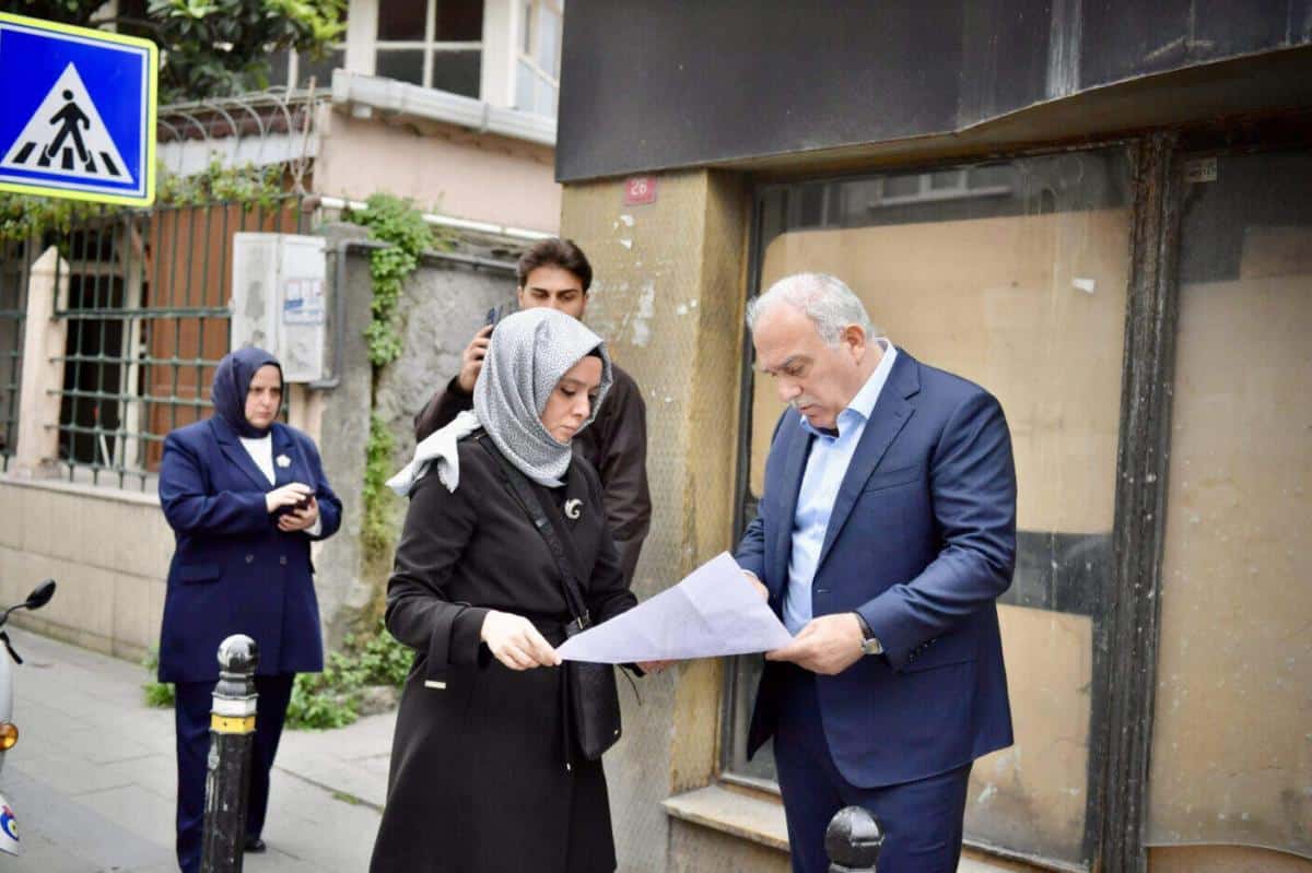 Başkan Turan, Yedikule’de Esnaf ve Vatandaşlarla Bir Araya Gelerek Meydan Düzenlemelerini Değerlendirdi