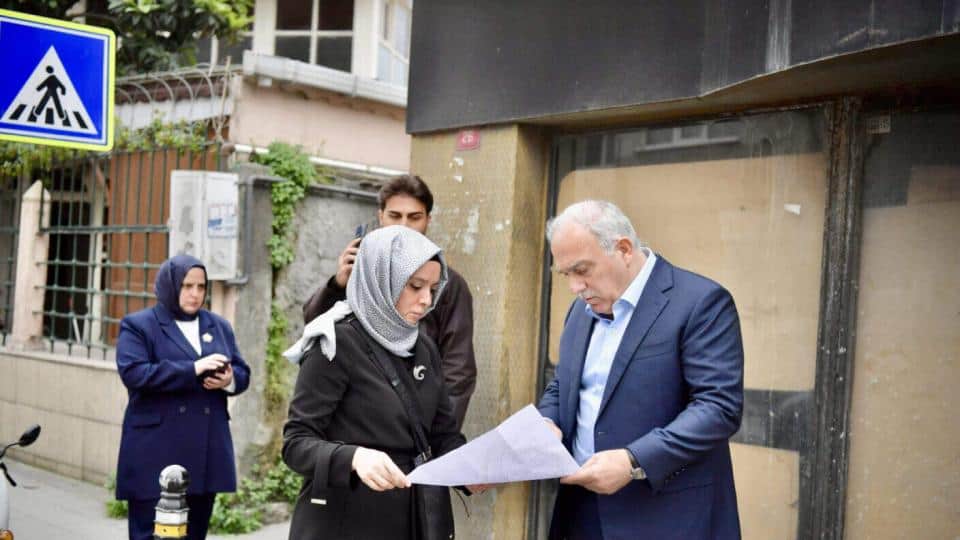 Başkan Turan, Yedikule’de Esnaf ve Vatandaşlarla Bir Araya Gelerek Meydan Düzenlemelerini Değerlendirdi