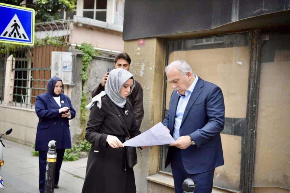 Başkan Turan, Yedikule’de Esnaf ve Vatandaşlarla Bir Araya Gelerek Meydan Düzenlemelerini Değerlendirdi