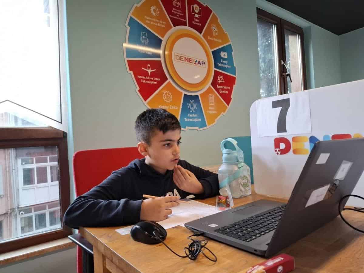 Fatih’te DENEYAP Öğrenci Seçme Sınavı 700’ü Aşkın Başvuruyla Yoğun İlgi Görüyor