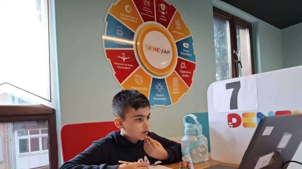 Fatih’te DENEYAP Öğrenci Seçme Sınavı 700’ü Aşkın Başvuruyla Yoğun İlgi Görüyor