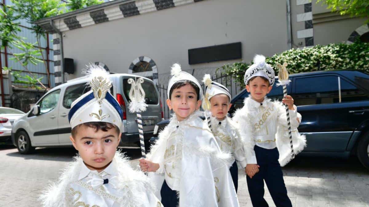 Fatih Belediyesi’nden 2-10 Yaş Çocuklara Ücretsiz Sünnet İçin Kayıtlar Başladı