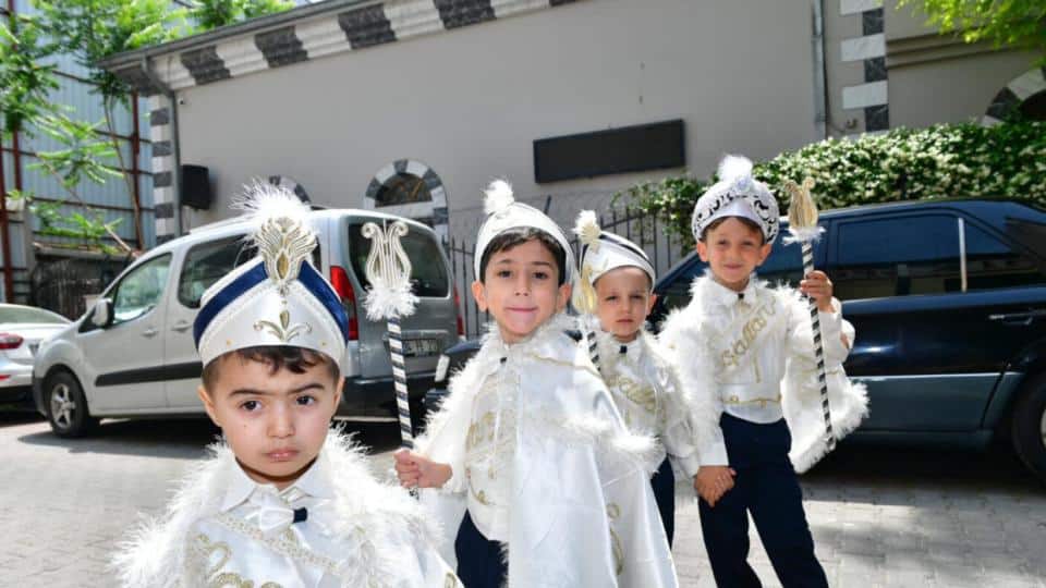 Fatih Belediyesi’nden 2-10 Yaş Çocuklara Ücretsiz Sünnet İçin Kayıtlar Başladı