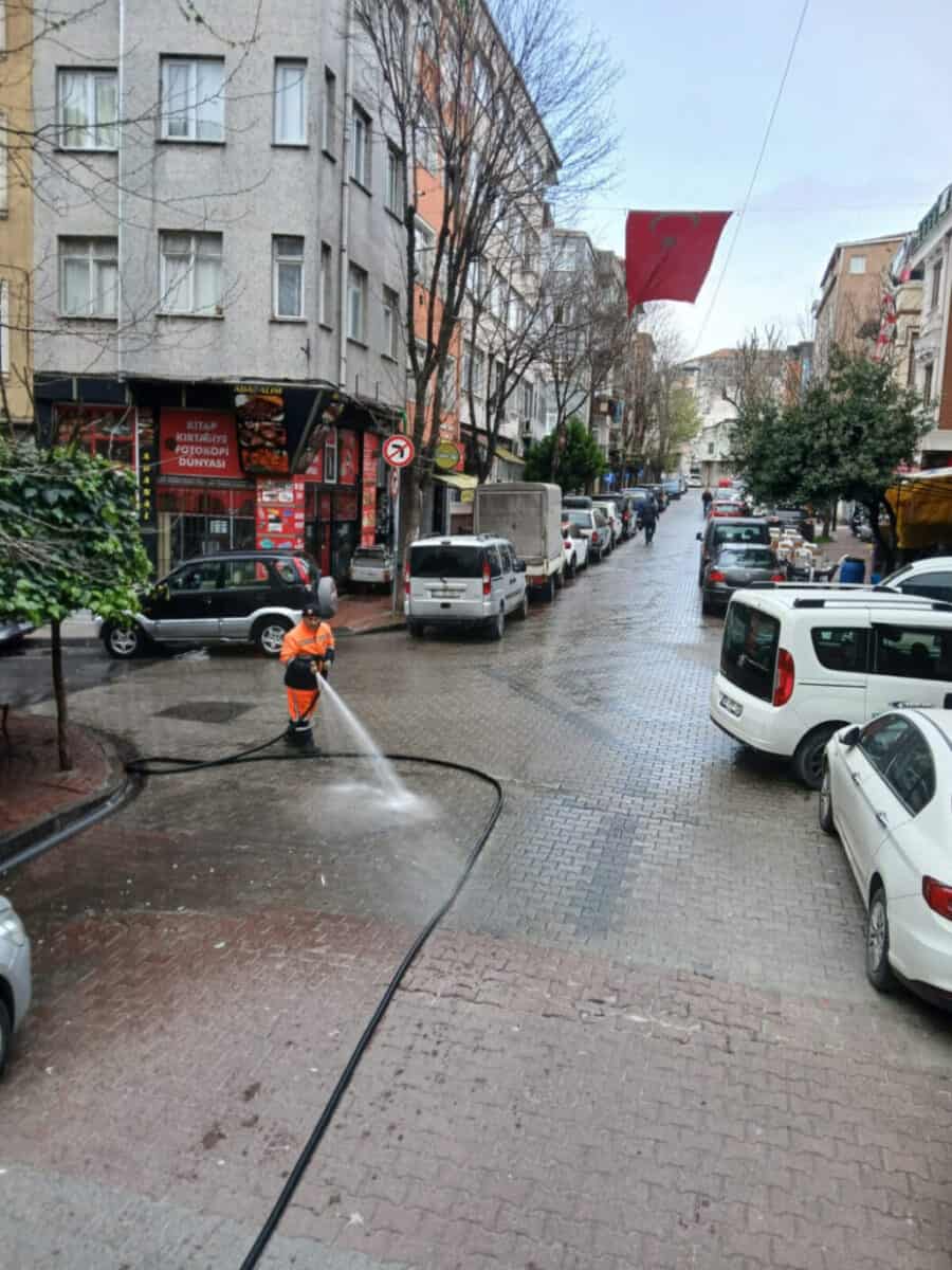 Fatih’te Temizlik Ekipleri Çevre Sağlığı İçin 7/24 Görevde