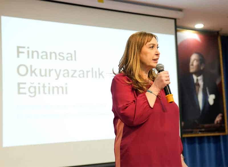 Gençler Finansal Yönetim Becerilerini Geç Ediniyor: Eğitimde Fırsatlar