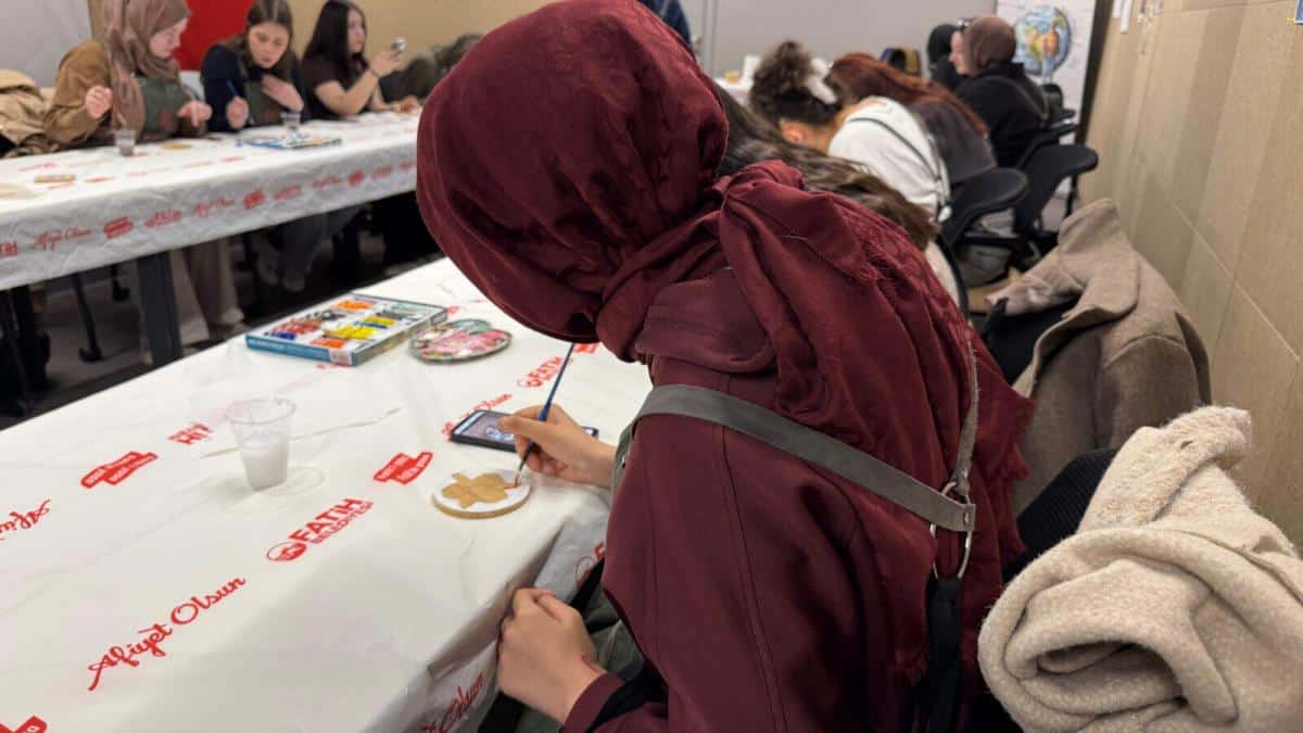 Vatan Kütüphanesi’nde Gençler Çintemani Motifini Uygulamalı Olarak Deneyimledi