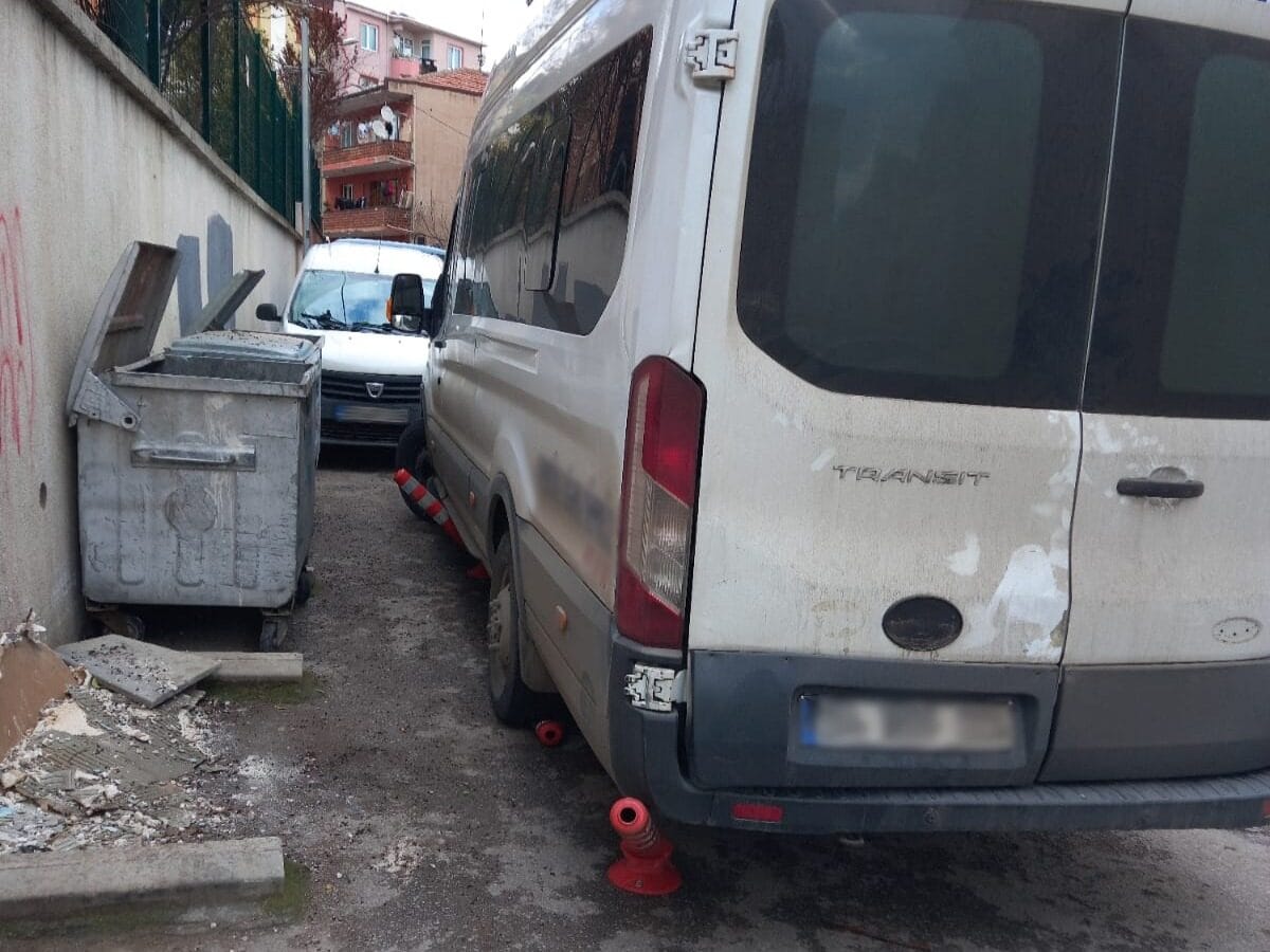 Pendik’te Hatalı Park, Yer Altı Çöp Toplama Hizmetini Zorluyor