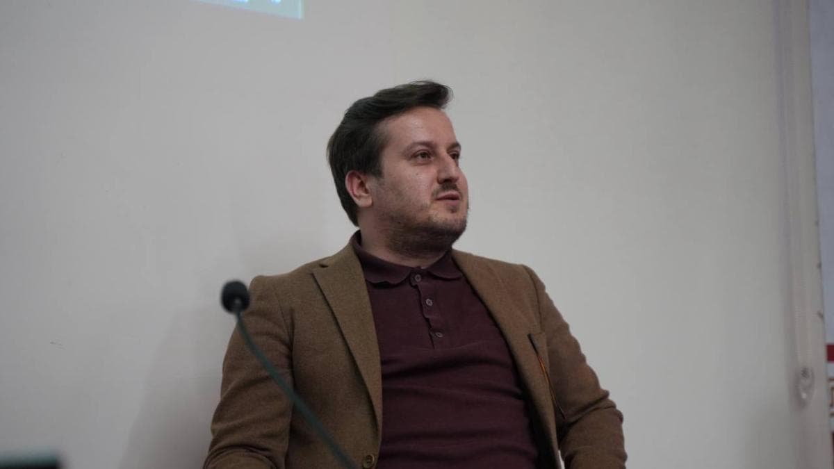 Medrese Davutpaşa'da Şiir Gecesi: Edebiyat Tutkunları Fatih'te Buluştu