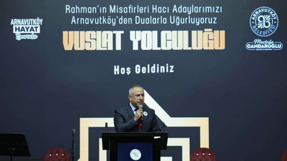 Arnavutköy’de Hacı Adayları Surre Alayı Geleneğiyle Dualarla Uğurlandı