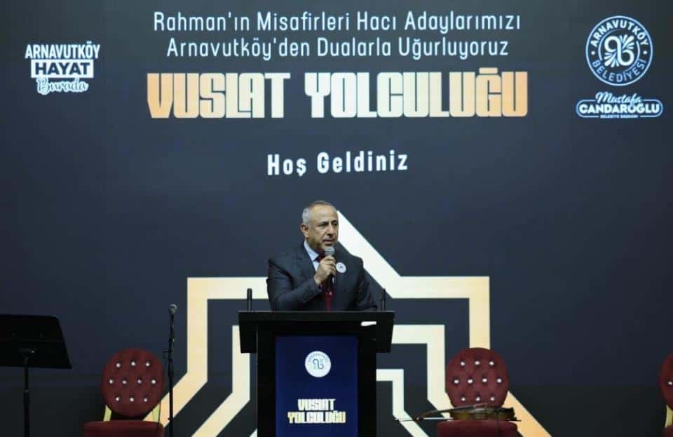 Arnavutköy’de Hacı Adayları Surre Alayı Geleneğiyle Dualarla Uğurlandı