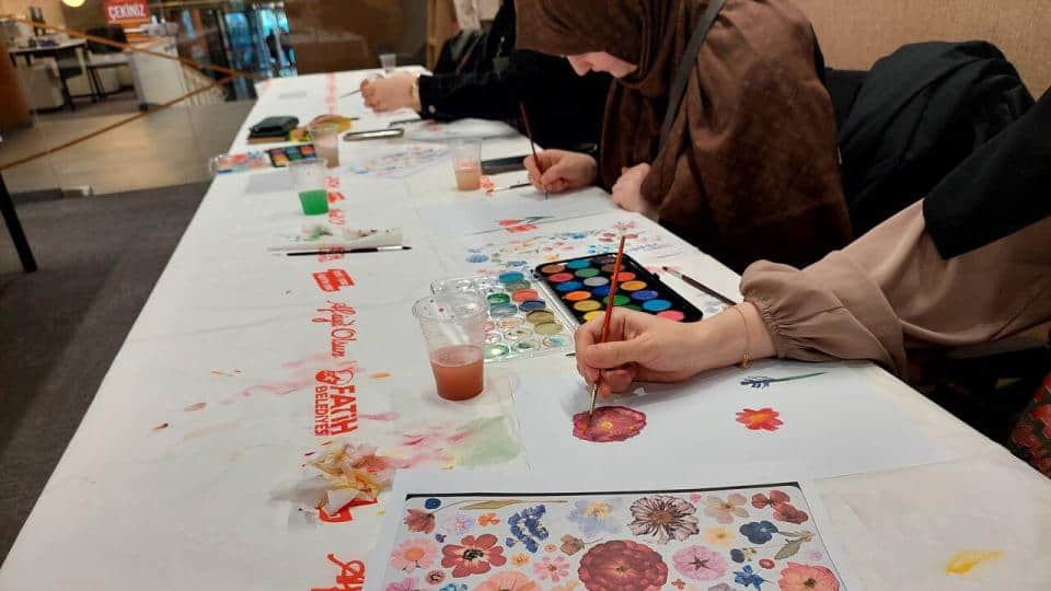 Vatan Kütüphanesi’nde Çiçek Temalı Sulu Boya Atölyesi Katılımcılara Uygulamalı Sanat Deneyimi Sundu