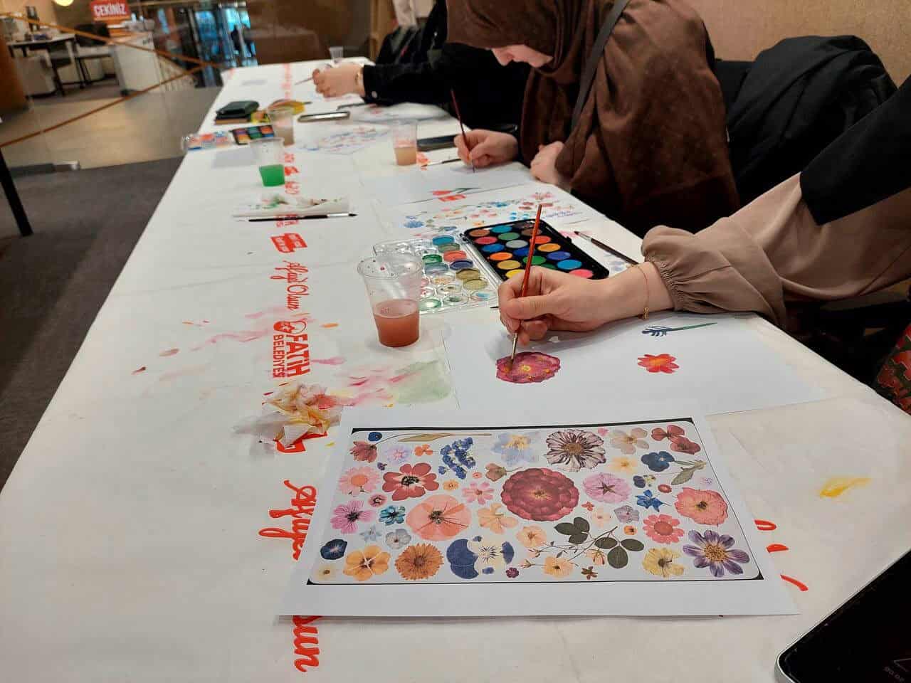 Vatan Kütüphanesi’nde Çiçek Temalı Sulu Boya Atölyesi Katılımcılara Uygulamalı Sanat Deneyimi Sundu