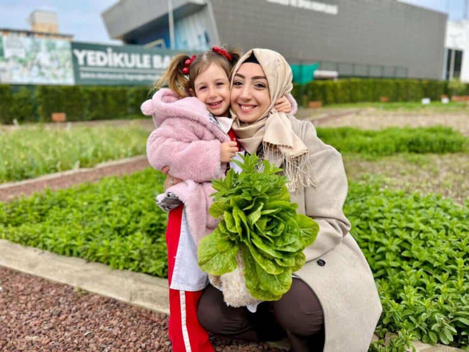 Yedikule Bahçe’de Anneler ve Çocuklar Salata Atölyesinde Bir Araya Geldi